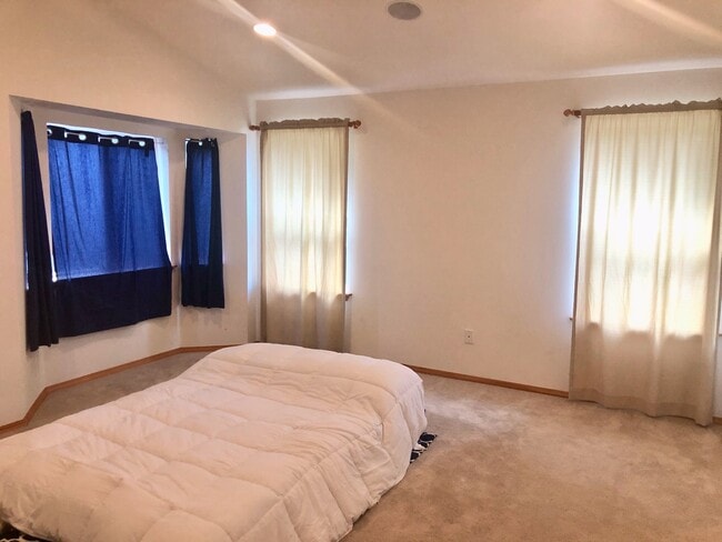 Building Photo - 20100 8th Pl W