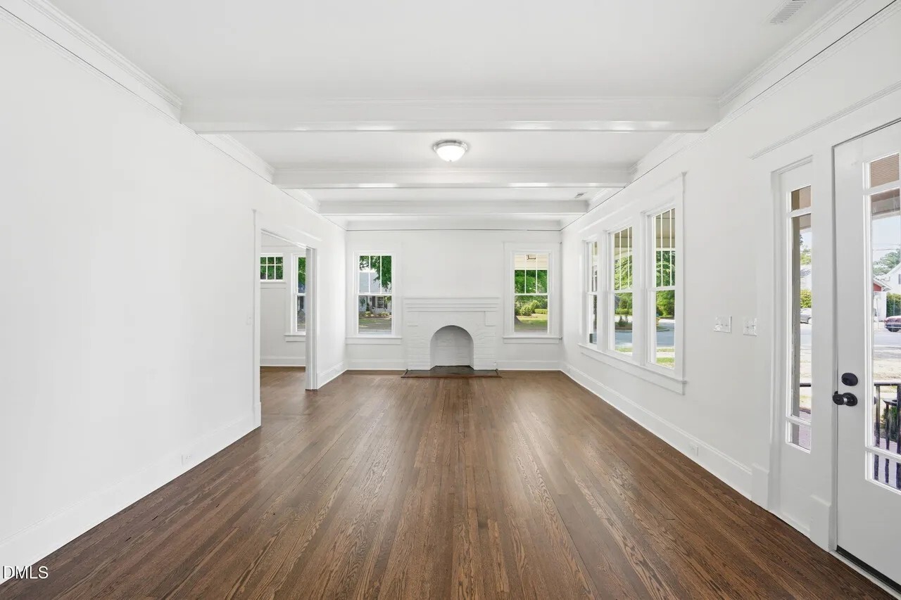 Building Photo - 611 W Pearsall St