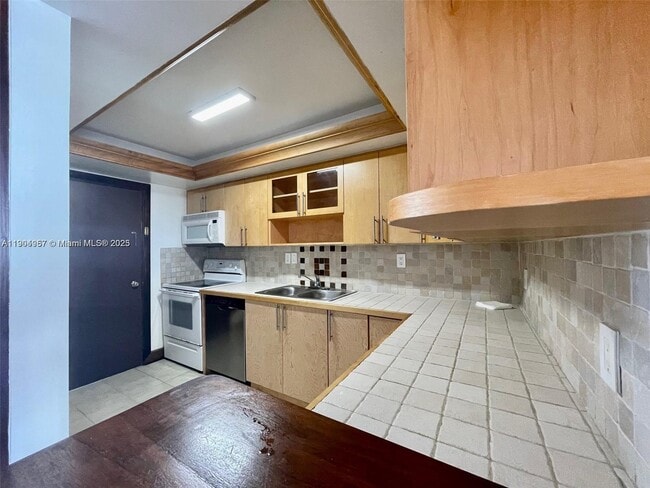 Building Photo - 18071 Biscayne Blvd