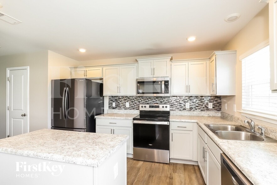 Building Photo - 6849 Keeneland Dr