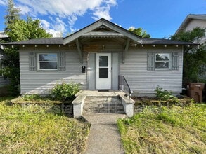 Building Photo - 2010 E Bridgeport Ave