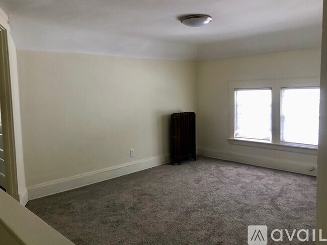 Building Photo - 2411 Woodmere Dr