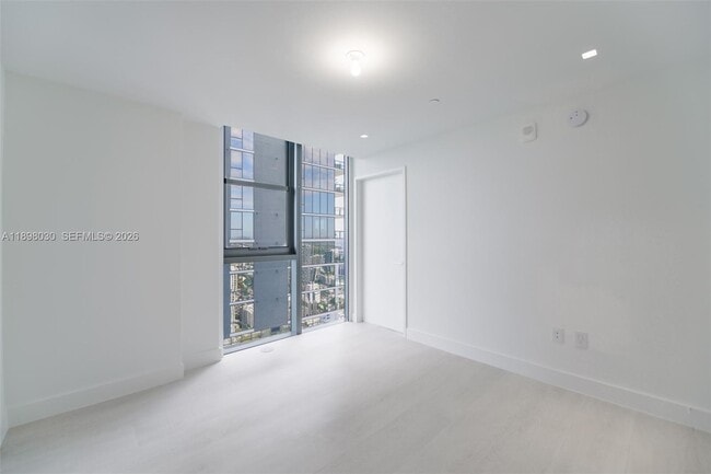 Building Photo - 700 NE 24th St