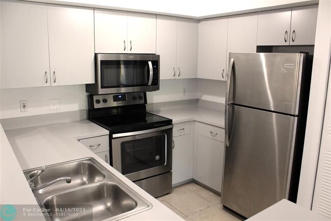 Building Photo - 12172 St.Andrews Pl