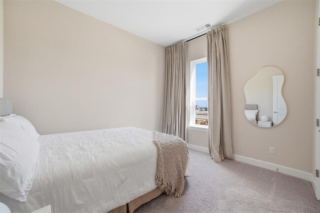 Building Photo - 256 Smoke Tree Cir