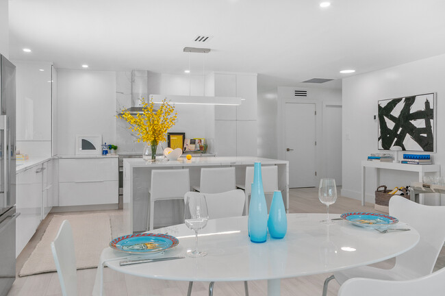 Dining for Six - 546 102nd Ave N