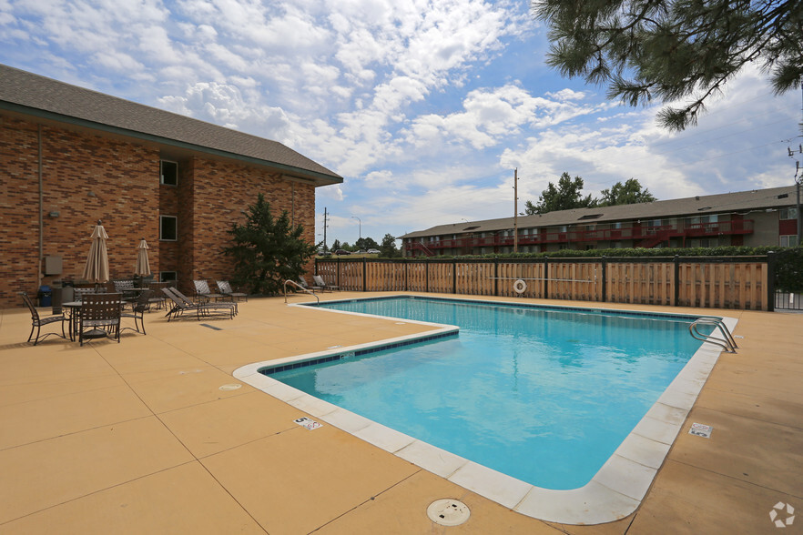 Pool - Kimberly Court Apartments