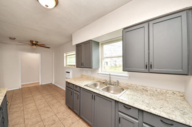 Building Photo - 10506 Sierra Dr