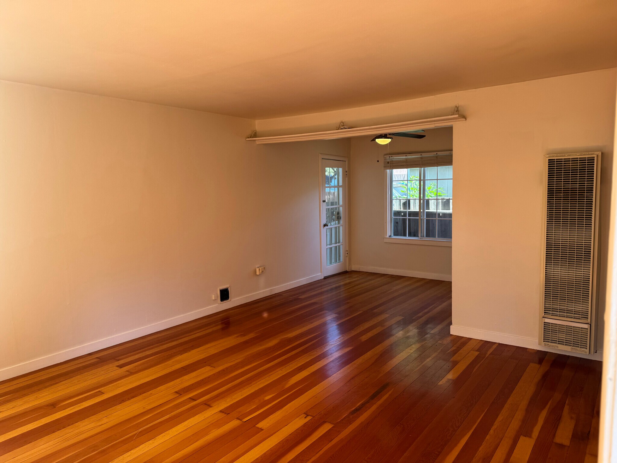 Building Photo - 627 Rose Ave