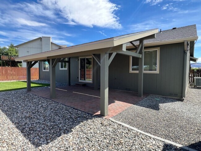 Building Photo - Beautiful 3 bed/2 bath home with garage, a/c and private covered patio!