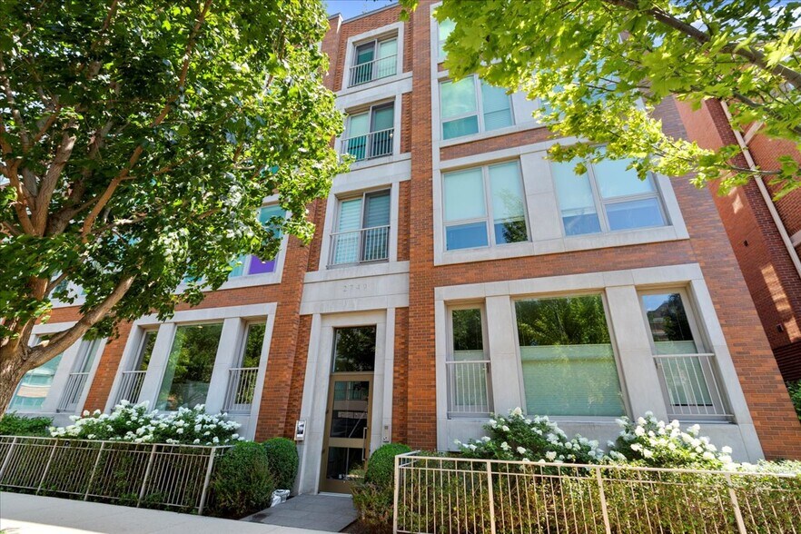 Building Photo - 1301 W Diversey Pky
