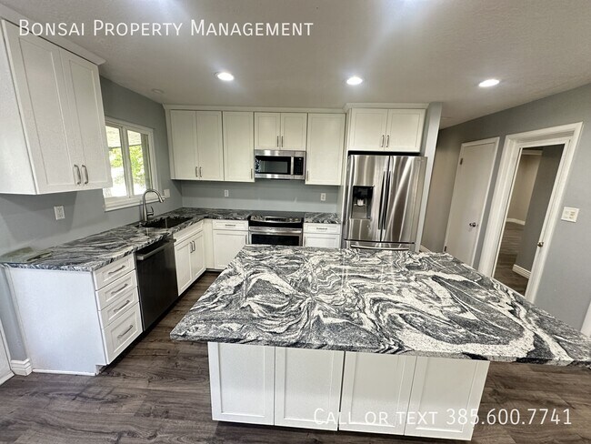 Building Photo - 3281 E Fortuna Dr