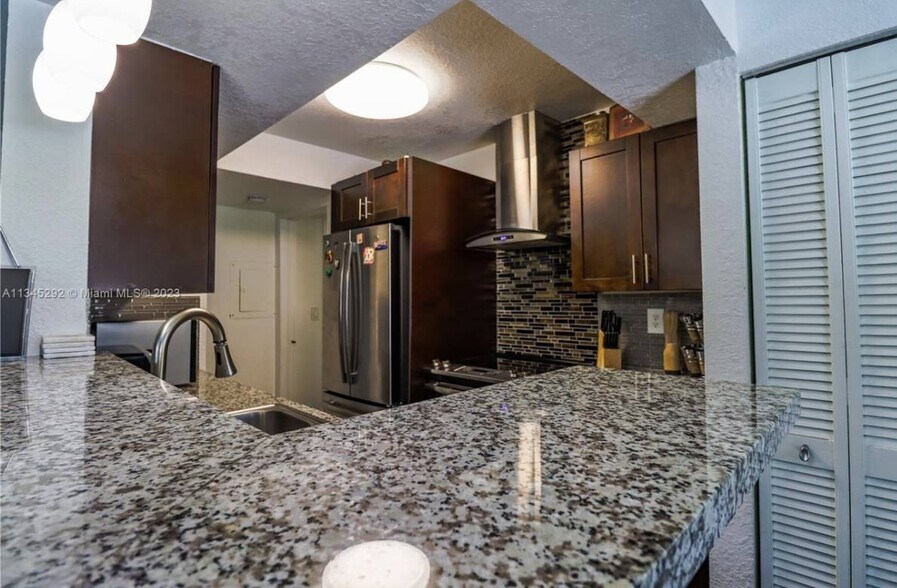 Building Photo - 10670 SW 156th Pl