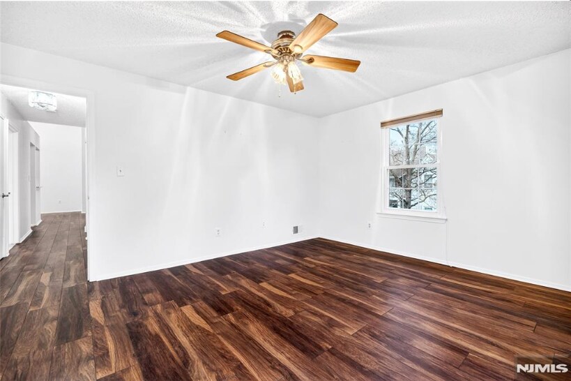 Building Photo - 556 Holly Ct