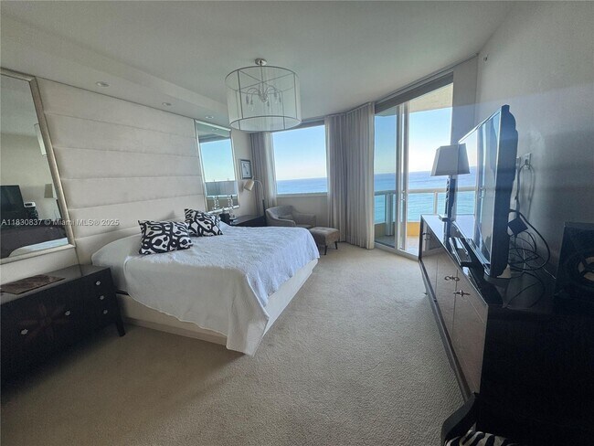 Building Photo - 17875 Collins Ave