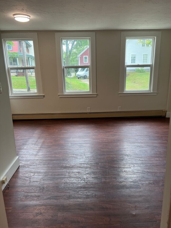 Building Photo - 5 Elm St