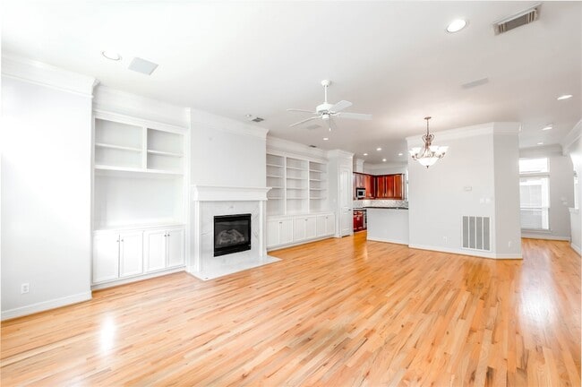 Building Photo - 643 Hartman St