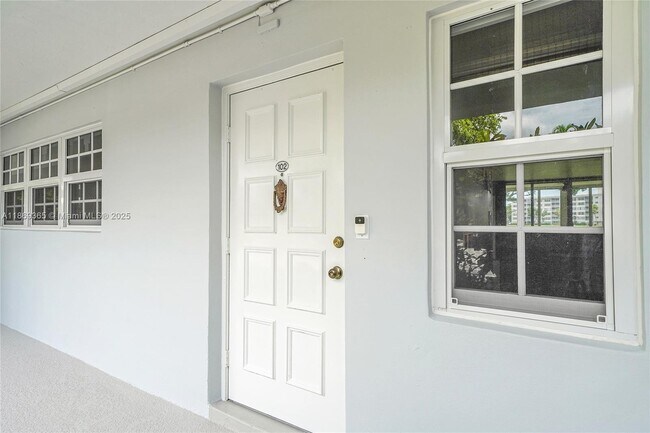 Building Photo - 2940 N Course Dr
