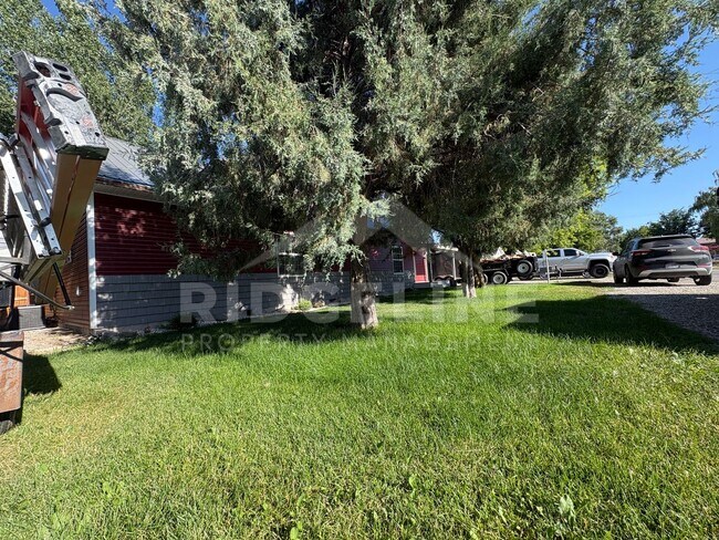 Building Photo - Beautifully Renovated 3 bed/ 2 bath home in Ririe