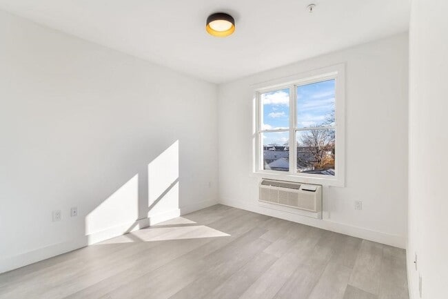 Building Photo - 43-45 W 32nd ST Unit 305