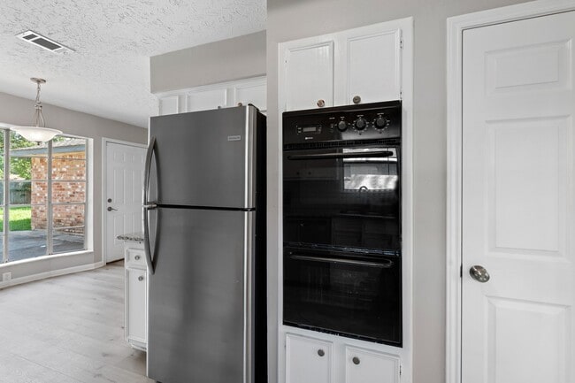 Building Photo - 13542 Wimbledon Dr