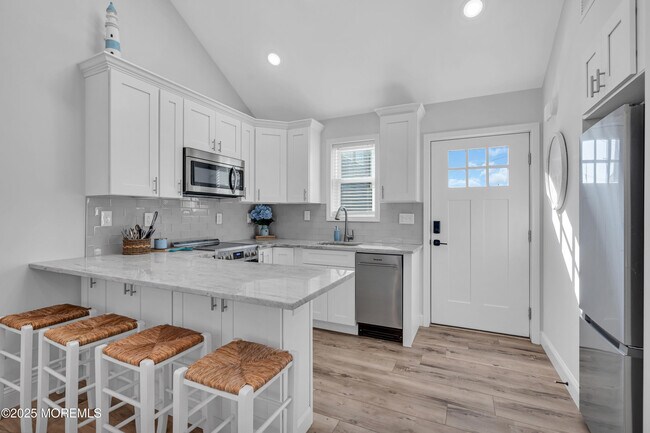 Building Photo - 101 W Cove Way