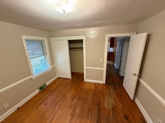 Building Photo - 3 Bedroom Brick Ranch with Large Yard and Bonus Room