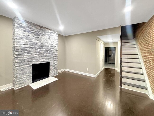 Building Photo - 1026 W Fayette St