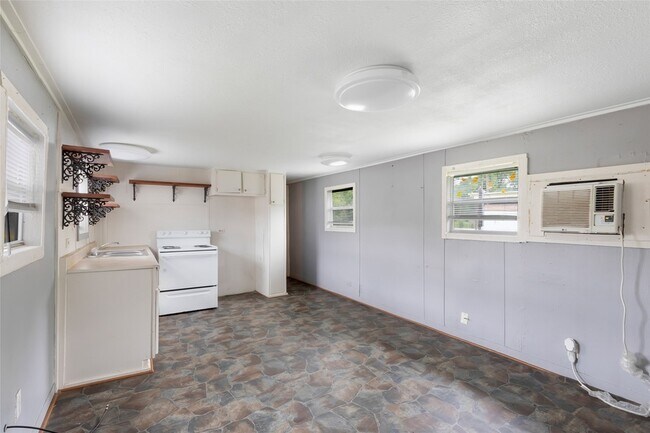 Building Photo - 10821 TX-150