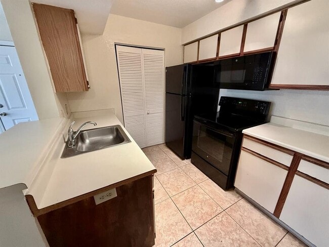 Building Photo - 1023 S Hiawassee Rd