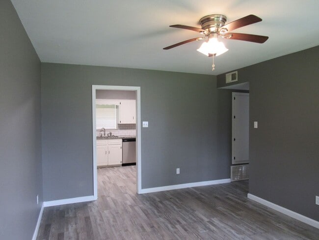 Building Photo - Contact Peggy  501 676 1758