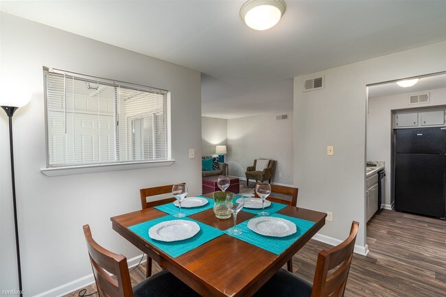 Building Photo - 2626 Embarcadero Dr