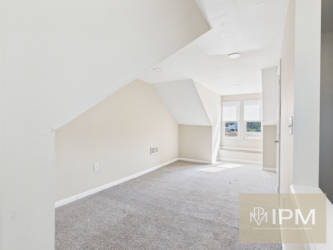 Building Photo - Available Now! Charming 3 Bedroom, 2 Bath ...