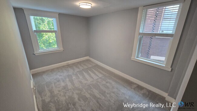 Building Photo - 923 Rogers Pl