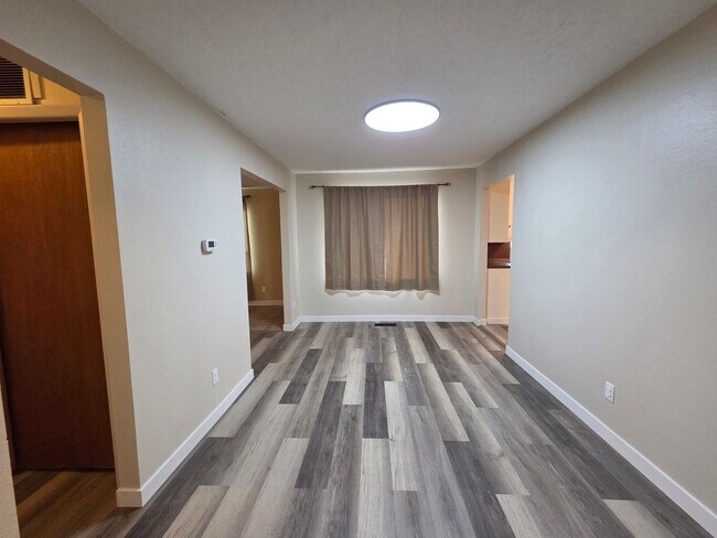 Building Photo - Orchards Home with a View