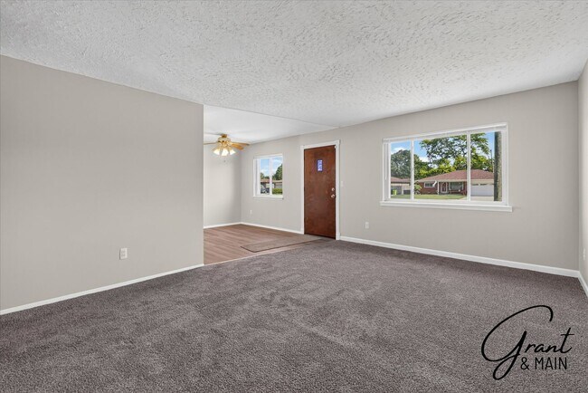 Building Photo - $1550 3 bedrooms