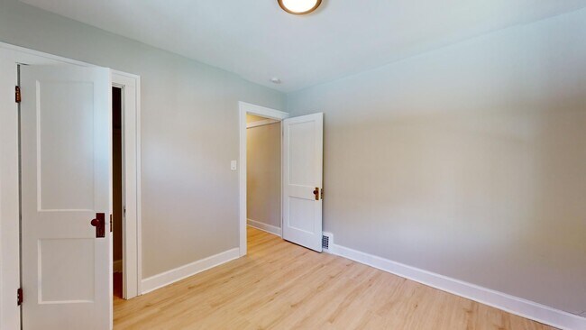 Building Photo - For August Move-In - West Blvd Area - 2 Bedroom Single Family Home