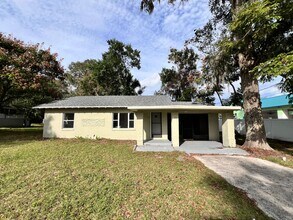 Building Photo - House in Deland