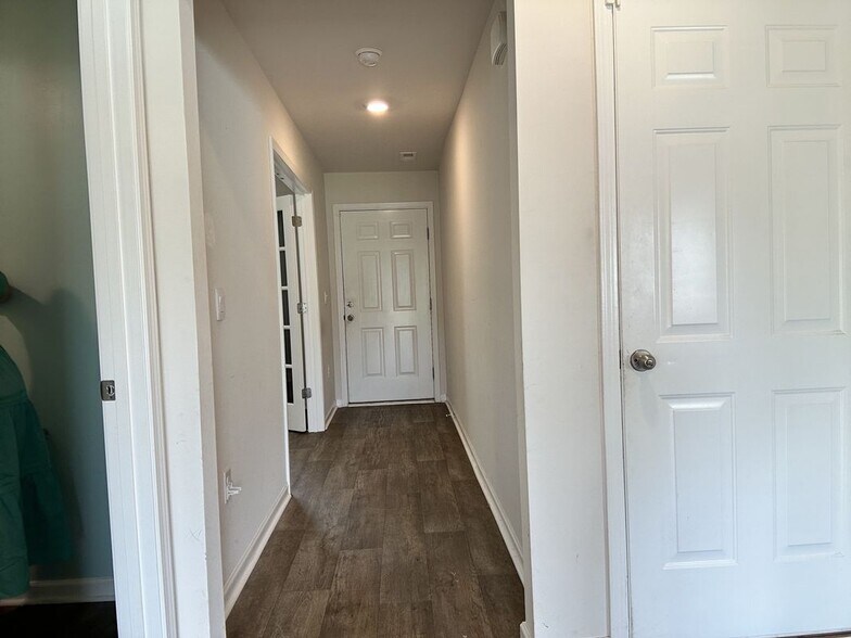 Building Photo - 5459 Carolines Way