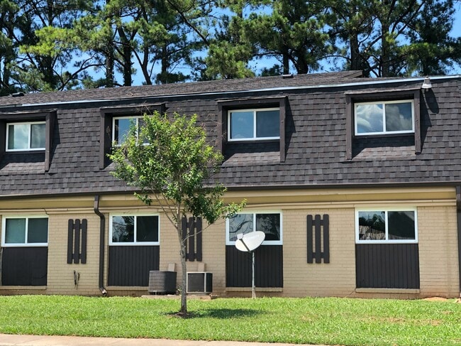 Building Photo - Magnolia Place