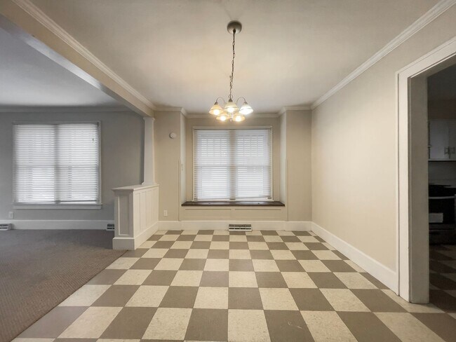 Building Photo - PRELEASING for AUGUST! Close to Campus