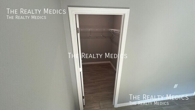 Building Photo - 2640 Dennis Ave SE