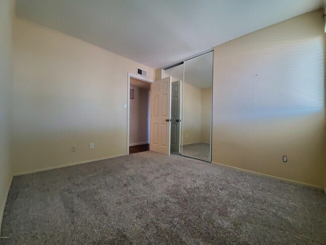Building Photo - 8020 E Monte Vista Rd