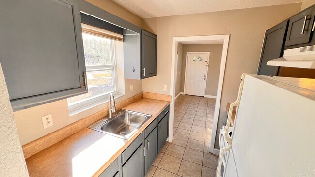 Building Photo - $300 off of a month of rent! Charming 3-Bedroom Home in Deltona! – Pets Welcome (Up to 30 lbs) – ...