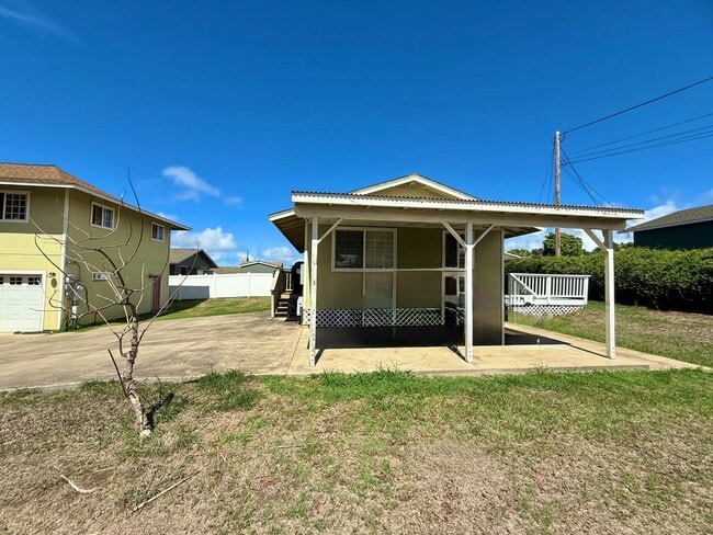 Building Photo - 2 Bedroom / 1 Bathroom Cottage in Pukalani!