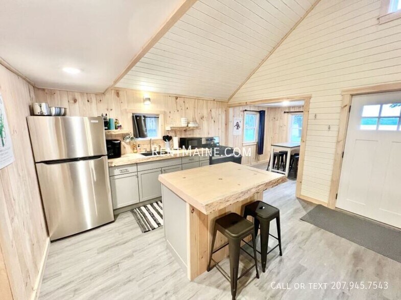 Building Photo - 8 Sand Beach Ln