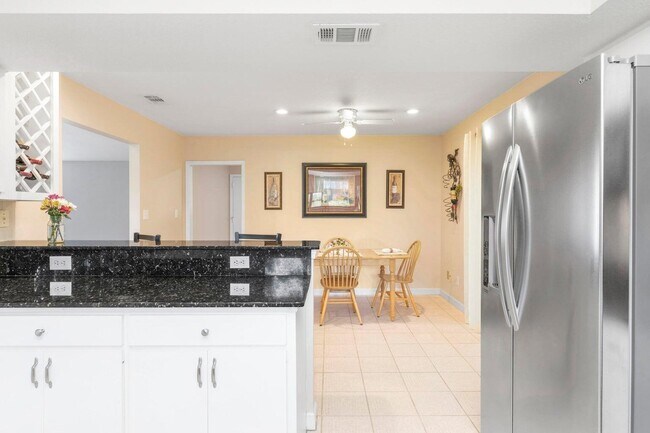 Building Photo - 708 Turnberry Cove S