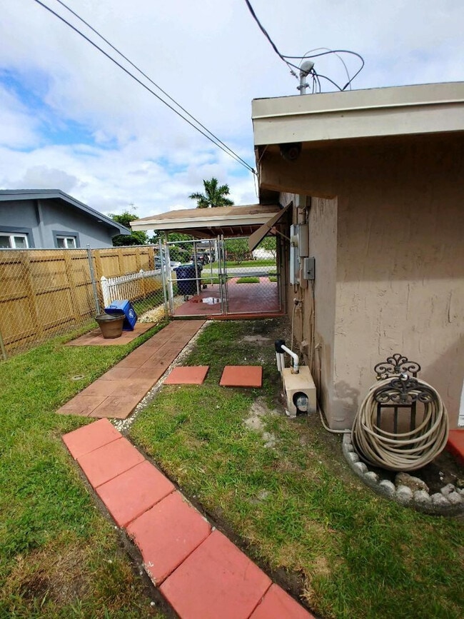 Building Photo - 2606 Alcazar Dr