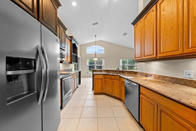 Building Photo - Immaculate 3 Bedroom Home in Gated Community - Stonefield