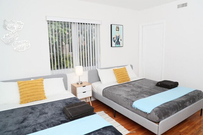 Building Photo - 219 Antilla Ave